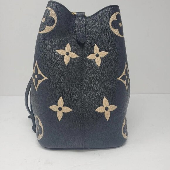 LOUIS VUITTON NEONOE MONOGRAM - Picture 4 of 9